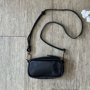 Black Mini Camera Crossbody Bag 🖤
